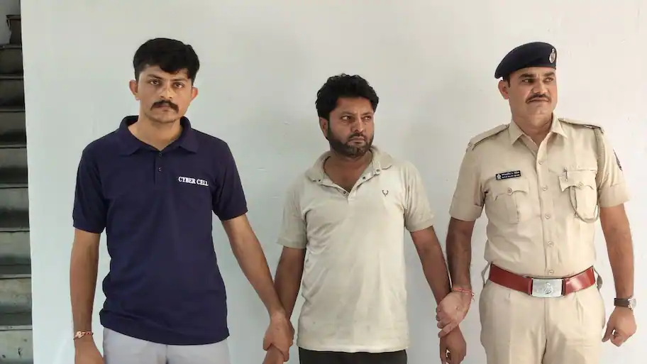 Surat man held for converting stolen money into cash through credit card scam — Jamtara cyber scam