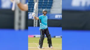 Glenn Maxwell's unbeaten 82 powered Belfast to 190 for four, before the Wolves restricted