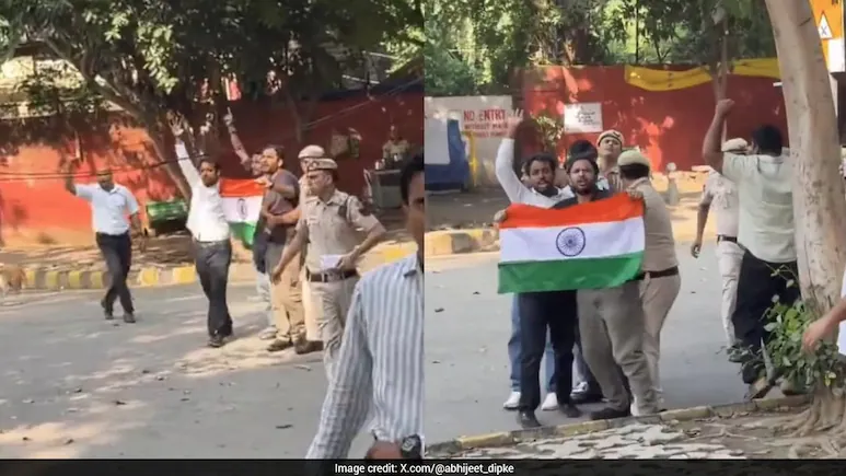 READ | CJP's Saurav Das, Ashutosh Ranka Jump Jantar Mantar Gate To Protest, Detained A police