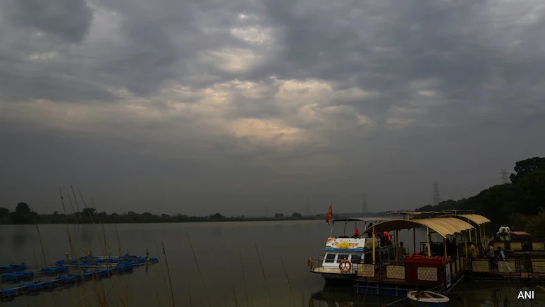 Delhi Sees Coldest October Day In 4 Years As Mercury Dips Across North India