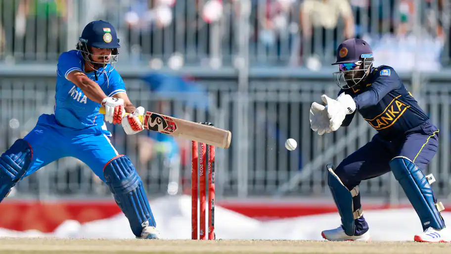 With the 10th over, seeing three wickets falling, India closed out the Sri Lankan innings