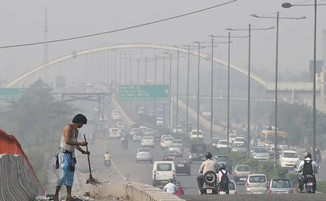 Air Quality Commission Meets Delhi Government Agencies Over Dust Pollution