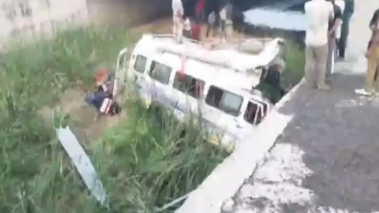 At least eight persons died and 17 were injured after a traveller bus overturned and fell