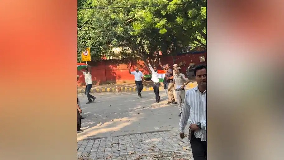 Das and Ranka were accompanied by at least 10 others, some of whom managed to enter Jantar