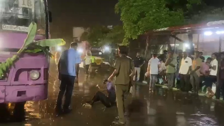 On Camera, Tamil Nadu Bus Driver, Conductor Kick 'Drunk' Passenger Trying To Board