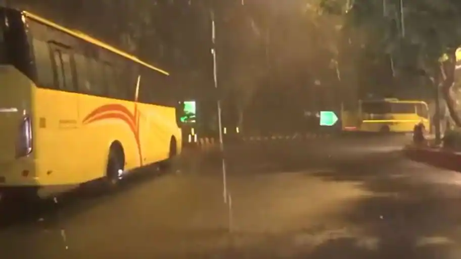 Delhi-NCR wakes up to heavy rain, thunderstorms; IMD issues red alert