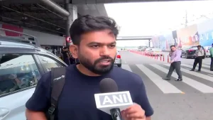 “ Ye baat toh aap mujhse bahar aane ke baad bhi keh sakte the You could have told me the same