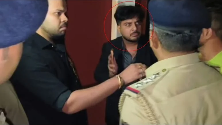 When asked to show an ID, the IAS officer got into an argument with the police officials