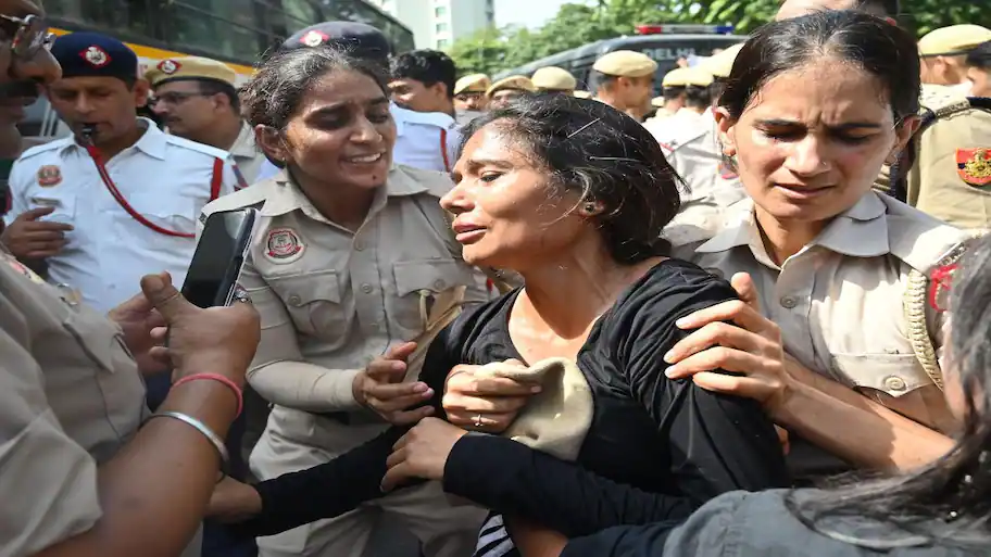Police personnel deployed at Delhi’s Jantar Mantar during protests demanding Chief Election
