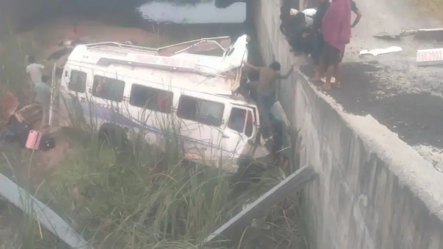 Eight pilgrims killed, over six critical as bus overturns on Delhi-Mumbai Expressway in Kota