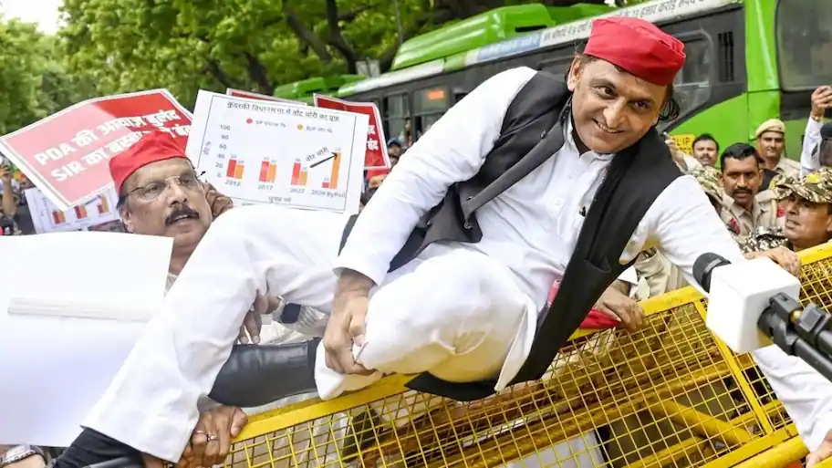 Rahul Gandhi, Priyanka Gandhi Vadra and Akhilesh Yadav were among the leaders who joined