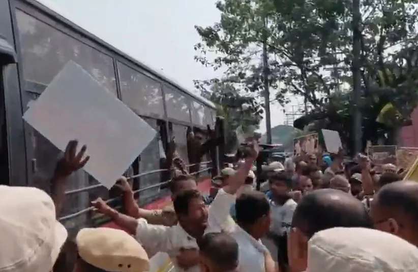 Protests Near Himanta Sarma's Home Over Assam Floods — Slogans, Black Flags