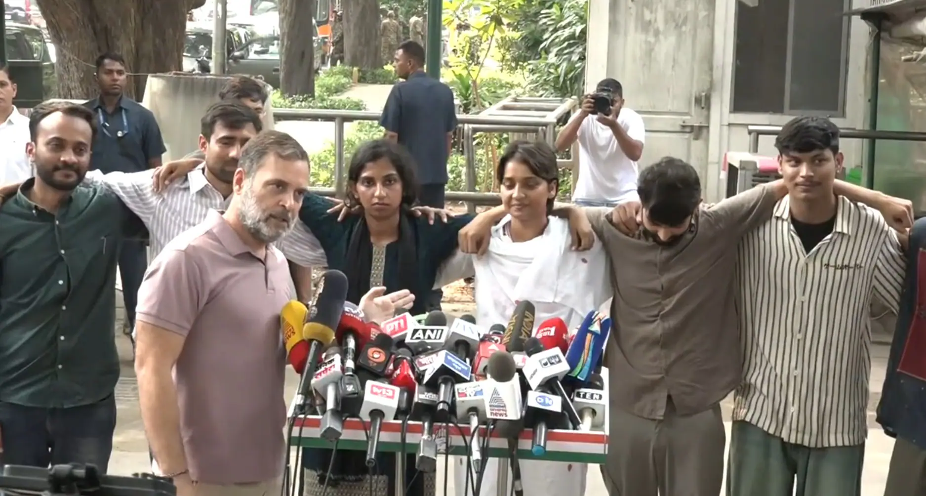Rahul Gandhi, pointing to the protesters, said "this is India" Pivoting, the congress leader