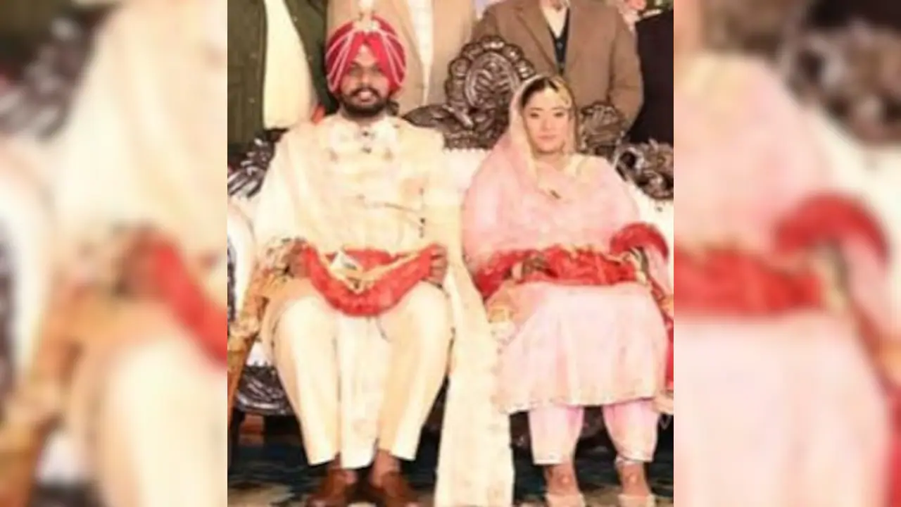 Woman Poses As Officer, Dupes AAP Leader Into Marriage, Runs Away With Jewellery