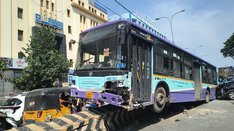 Chennai City Bus Rams 7 Cars, Hits Divider Outside Madras High Court