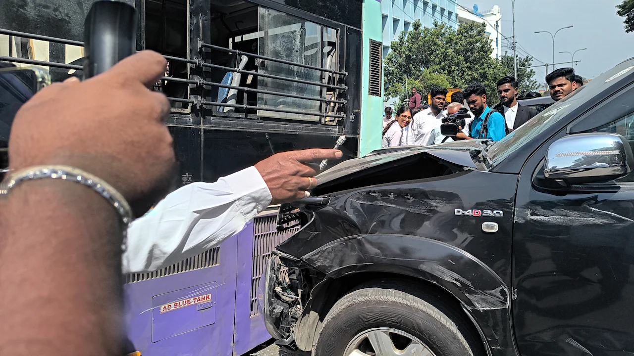 Chennai City Bus Rams 7 Cars, Hits Divider Outside Madras High Court
