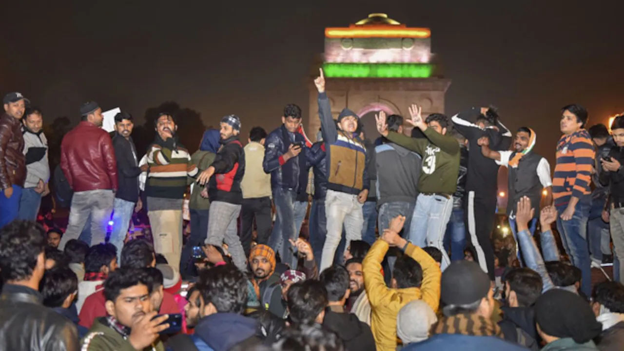 Compared with the Boat Club, Jantar Mantar was a much smaller venue