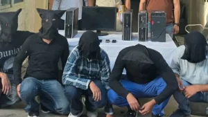 Delhi Police have busted two allegedly fake job-placement call centres operating from Ranjit