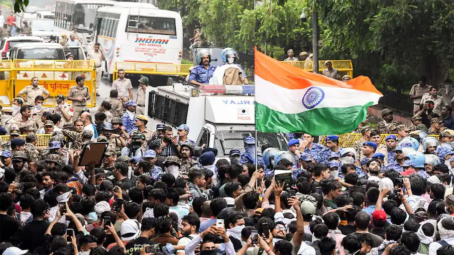 Group's legal head seeks FIR against cops, SC bar turns to CJI, contempt plea filed — CJP protest
