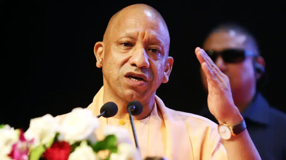 CM Yogi Adityanath stops Vijayadashami procession for ambulance — Humanity before tradition