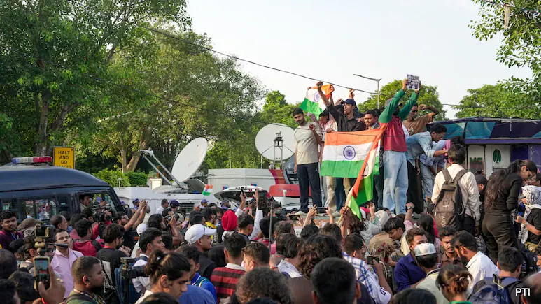 Delhi Police Issues Guidelines For Tricolour Ahead Of CJP March — "Respect The Flag"