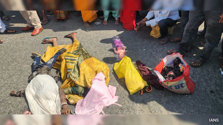 Mother, 4-Year-Old Son Run Over By Truck While Crossing Road In Jharkhand